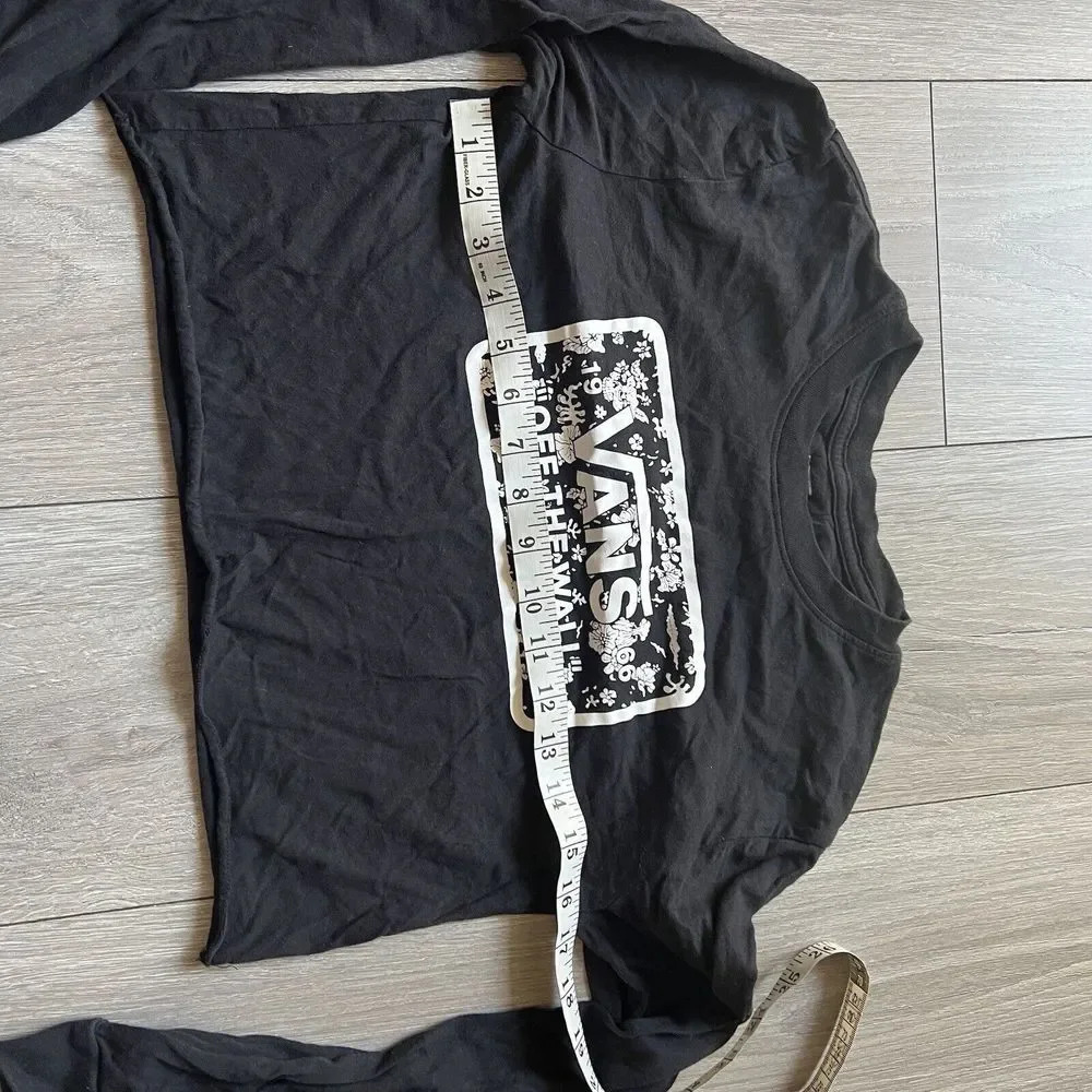 Vans Off the Wall Cropped Long Sleeve T-Shirt Tee Black Floral Skull Pattern - Picture 4 of 7